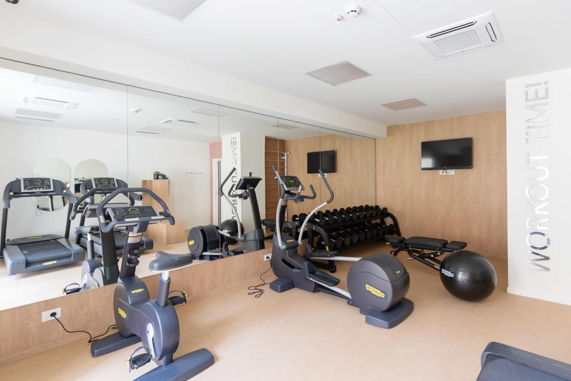 Well-Located Campus Rooms Near City Park ミラノ エクステリア 写真
