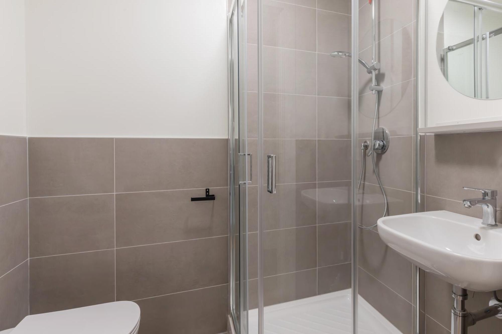 Well-Located Campus Rooms Near City Park ミラノ エクステリア 写真